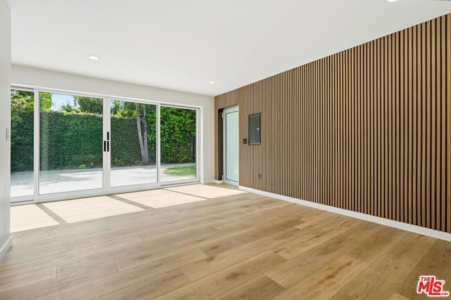 Building Photo - 460 N La Jolla Ave