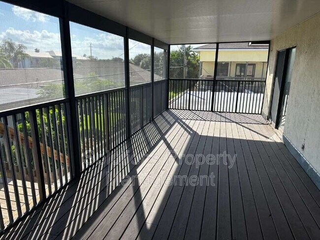 Building Photo - 565 Jackson Ave