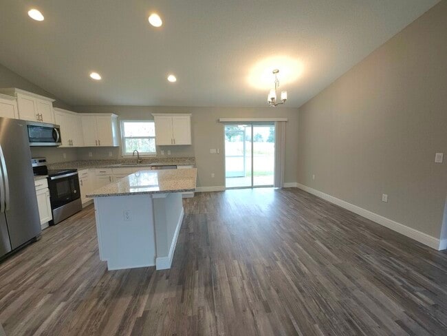 Building Photo - 13 Pine Radial Dr