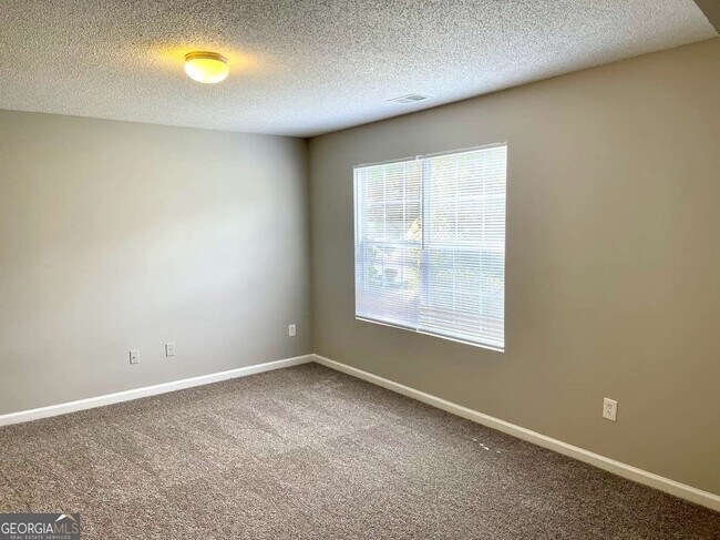 Foto del edificio - 7104 Merrywood Dr
