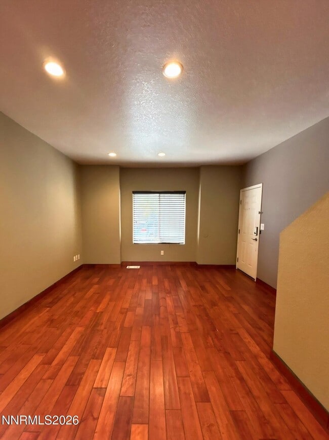 Foto del edificio - 1319 Powell Ln