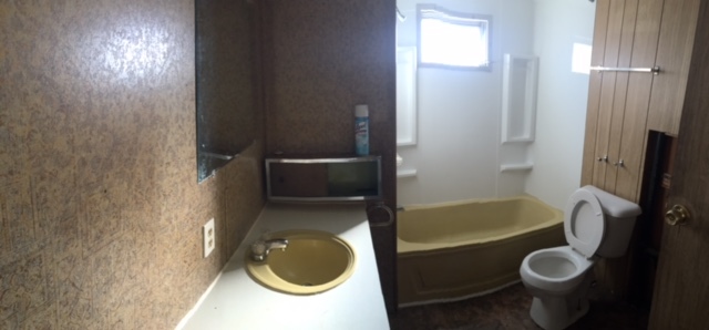 Building Photo - BENCH COURT MOBILE HOME PARK