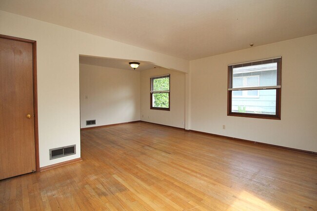 Foto del edificio - 11-17 NE 56th