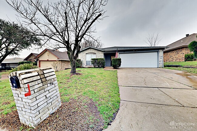 Building Photo - 420 Deauville Dr
