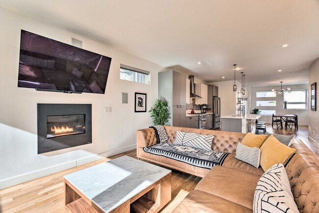 Building Photo - 3910 Stuart St