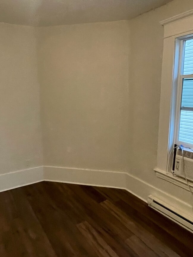 Building Photo - 820 7th St