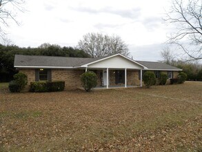 Building Photo - 145 Madison Dr