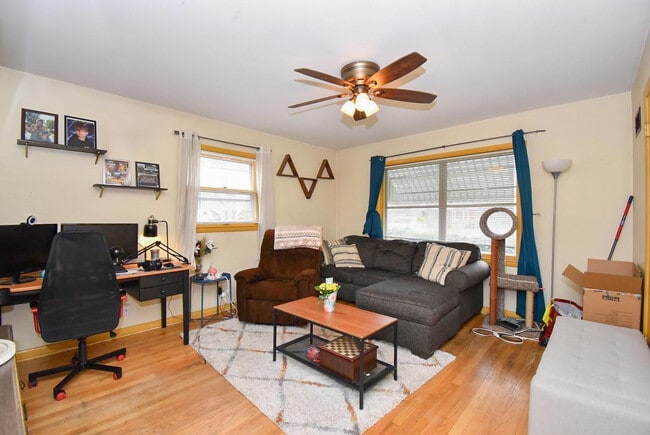 Living Area - 4443 S 5th Pl