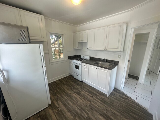 Foto del edificio - 229 NE 56th St