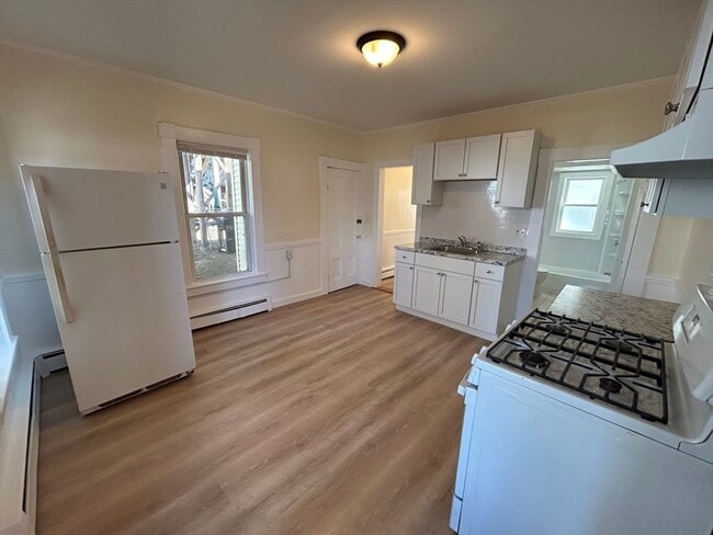 Building Photo - 15 Estabrook Ave