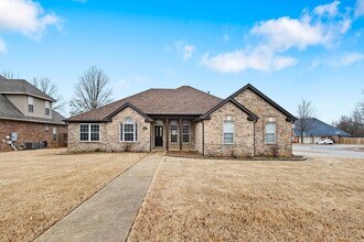 Building Photo - 400 Lyndal Ln