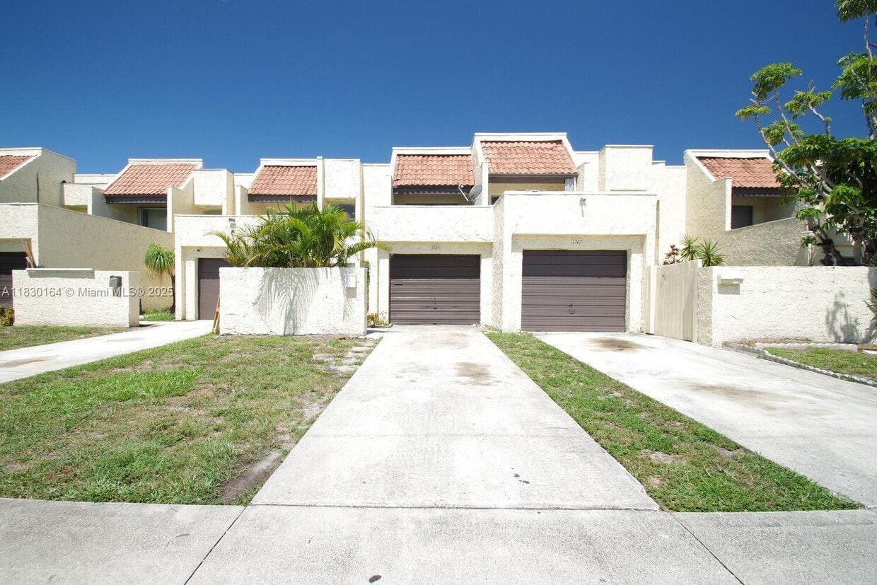 Primary Photo - 1733 NW 56th Ave