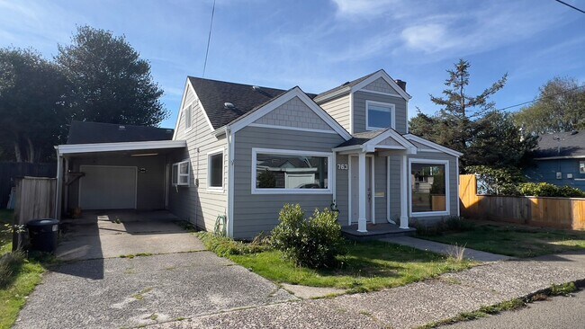 Building Photo - 763 6th Ave