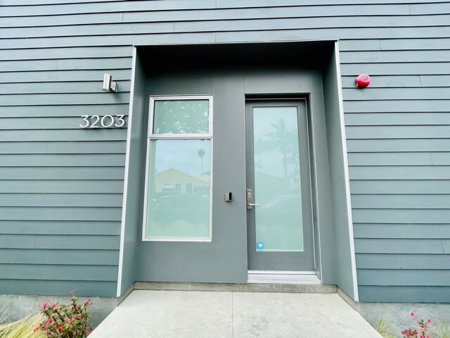 Building Photo - 3203 S Sherbourne Dr