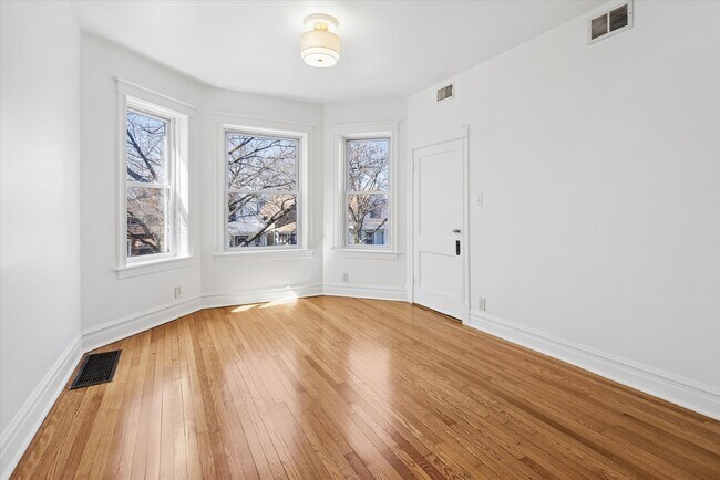 Foto del edificio - 1931 N Kostner Ave