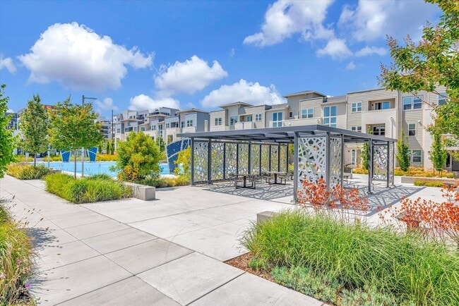 Building Photo - NEWER SMART HOME AVAILABLE NOW!