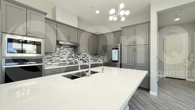 Building Photo - 7423 E Paraiso Dr