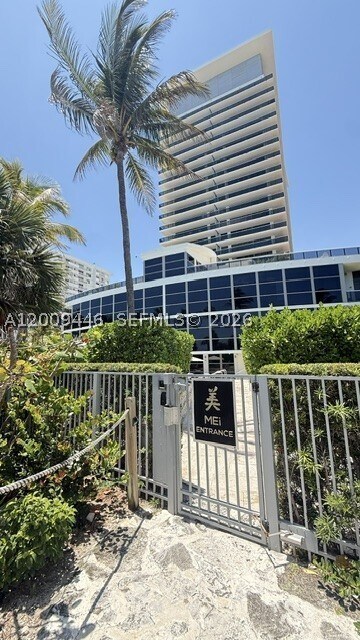 Foto del edificio - 5875 Collins Ave