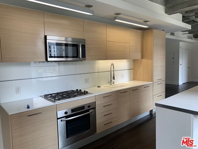 Foto del edificio - 727 W 7th St