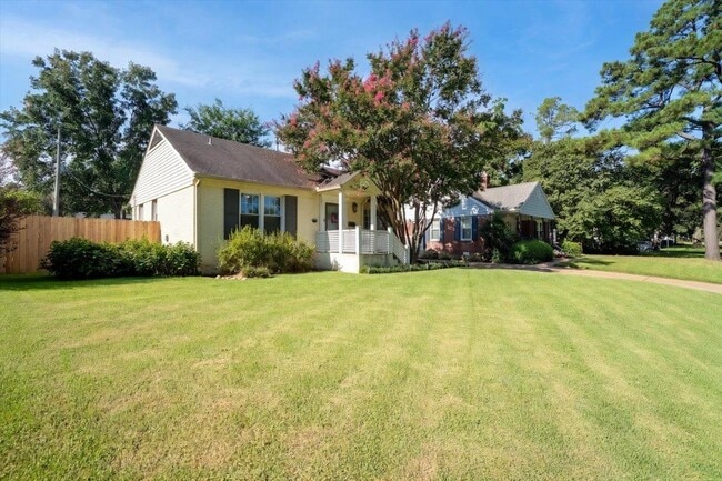 Building Photo - 3733 Charleswood Ave