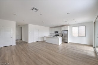 Building Photo - 11804 Waterbird Ave