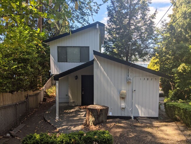 Foto del edificio - Cozy Water View Cottage in Kirkland