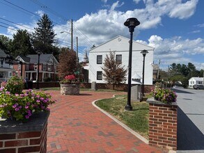 Building Photo - 309 Main St