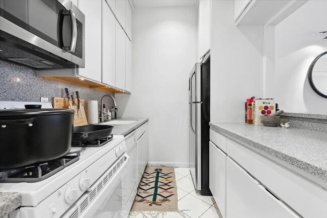 Building Photo - 1 bedroom in New York NY 10003