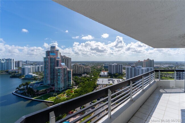 Foto del edificio - 3530 Mystic Pointe Dr