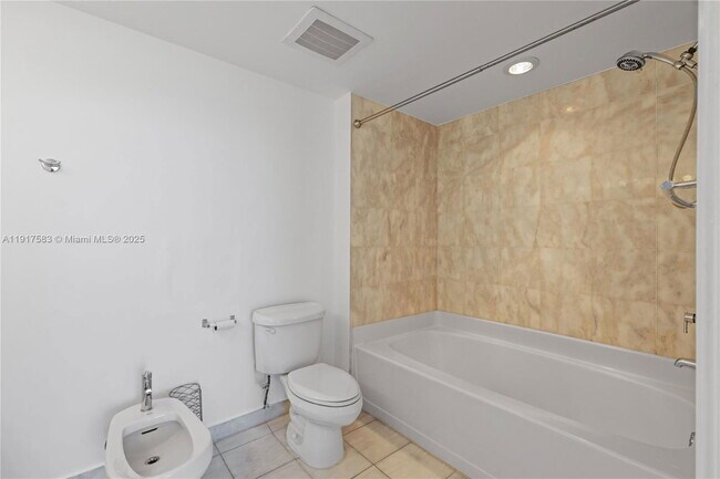 Foto del edificio - 601 NE 36th St