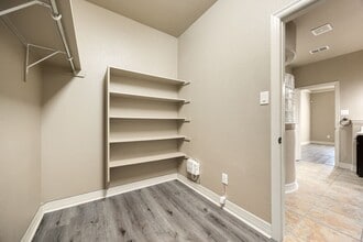 Building Photo - 12422 Old Stillwater