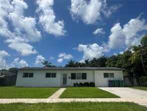 Building Photo - 8640 SW 125th Ter