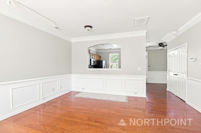 Foto del edificio - Coming Soon! 2BR/2.5BA | Renovated Townhome | Private Parking | Pets Allowed!
