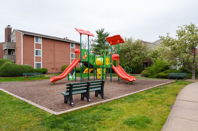 Building Photo - 5011 Ravens Crest Dr