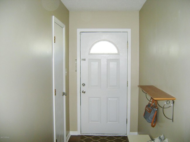 Building Photo - 107 Linden Rd