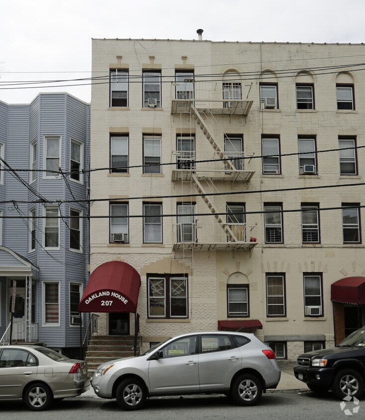 Foto del edificio - 207 48TH St