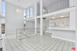 Building Photo - 110 Fleet St