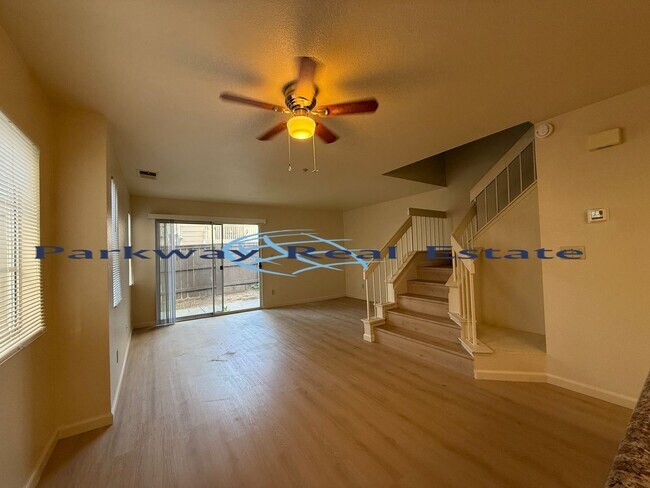 Foto del edificio - 2 Bedroom Townhome