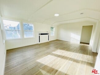 Building Photo - 122 N Hobart Blvd