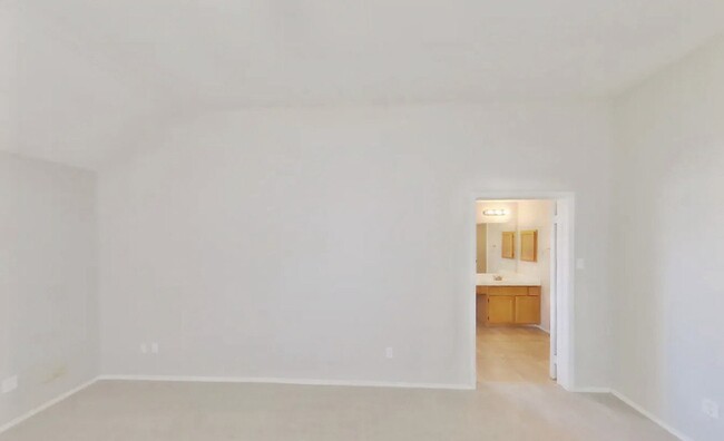 Foto del edificio - Move-In Ready 4-Bedroom Home with Timeless Appeal