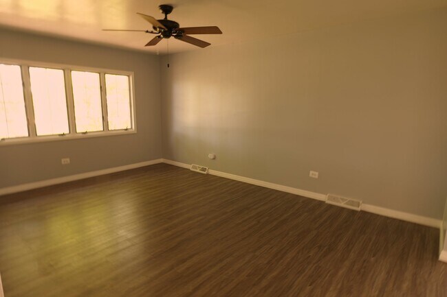 Foto del edificio - 5013 W 119th St