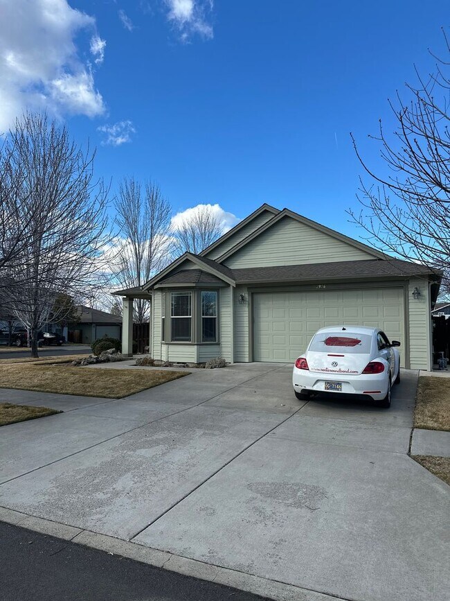 Foto del edificio - Beautiful Corner Lot Home In Quiet Community