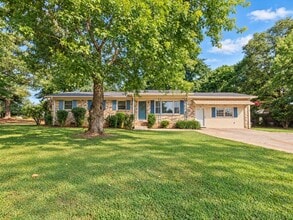 Building Photo - 507 Clift Dr