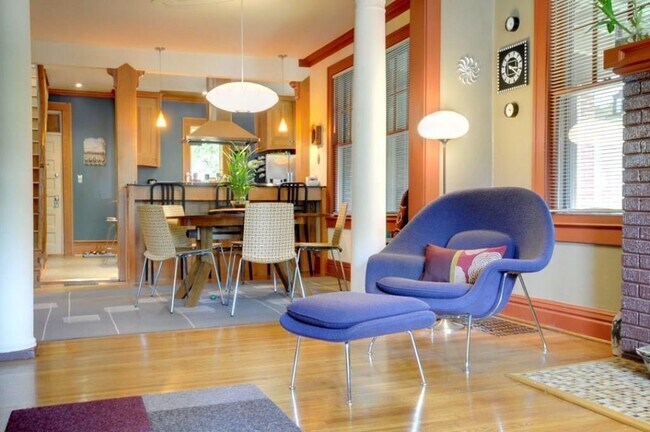 Foto del edificio - 895 Arlington Pl NE