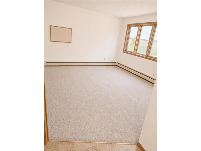 Building Photo - 910 Hengen St