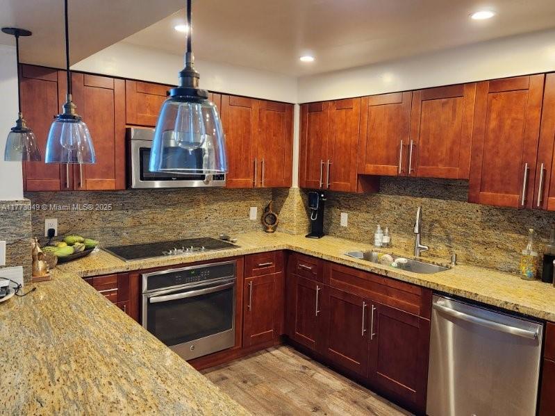 Foto principal - 5825 Collins Ave