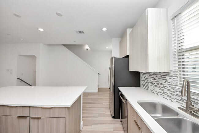 Foto del edificio - 18716 Centro Main St