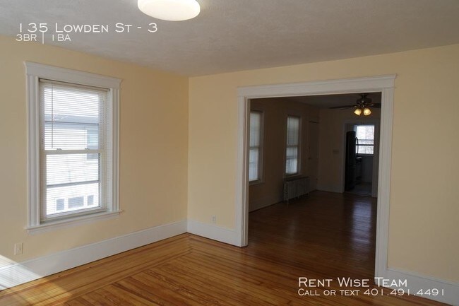 Building Photo - 3 bedroom in Pawtucket RI 02860