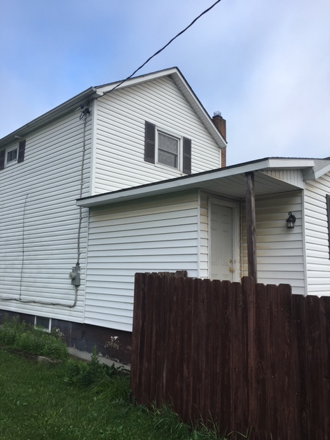 Building Photo - 989 Caroline St