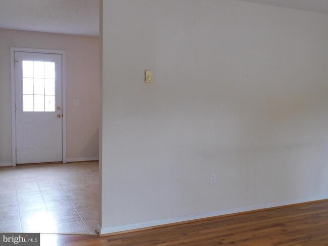 Building Photo - 112 Waterford Ln
